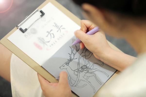 固健注解“新平衡·东方美”pg电子平台千年敦煌邂逅养(图5)